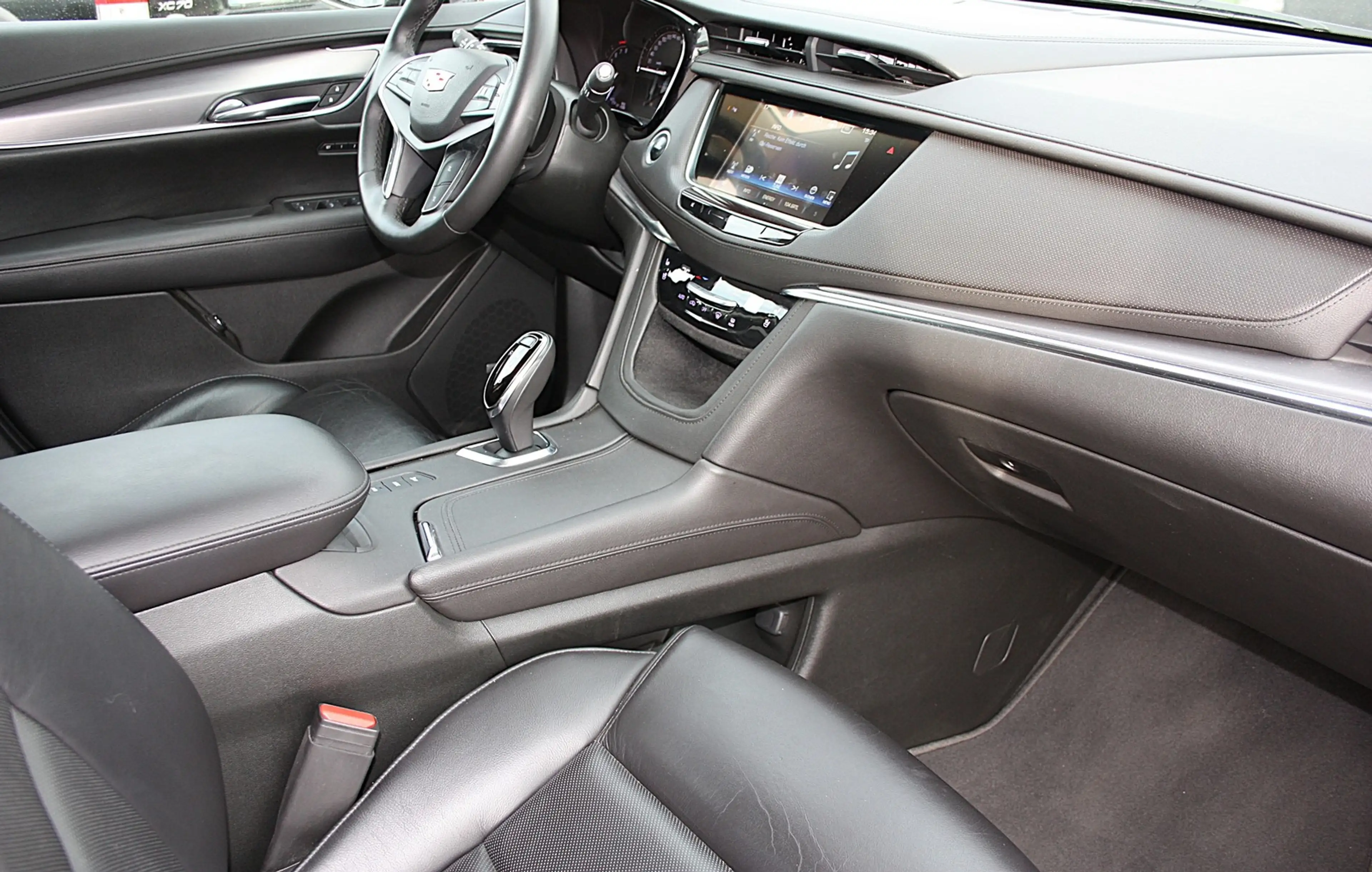 Cadillac XT5 3.6 PLATINUM 4x4 Autom. Navi/Leder/Pano/LED — photo 10