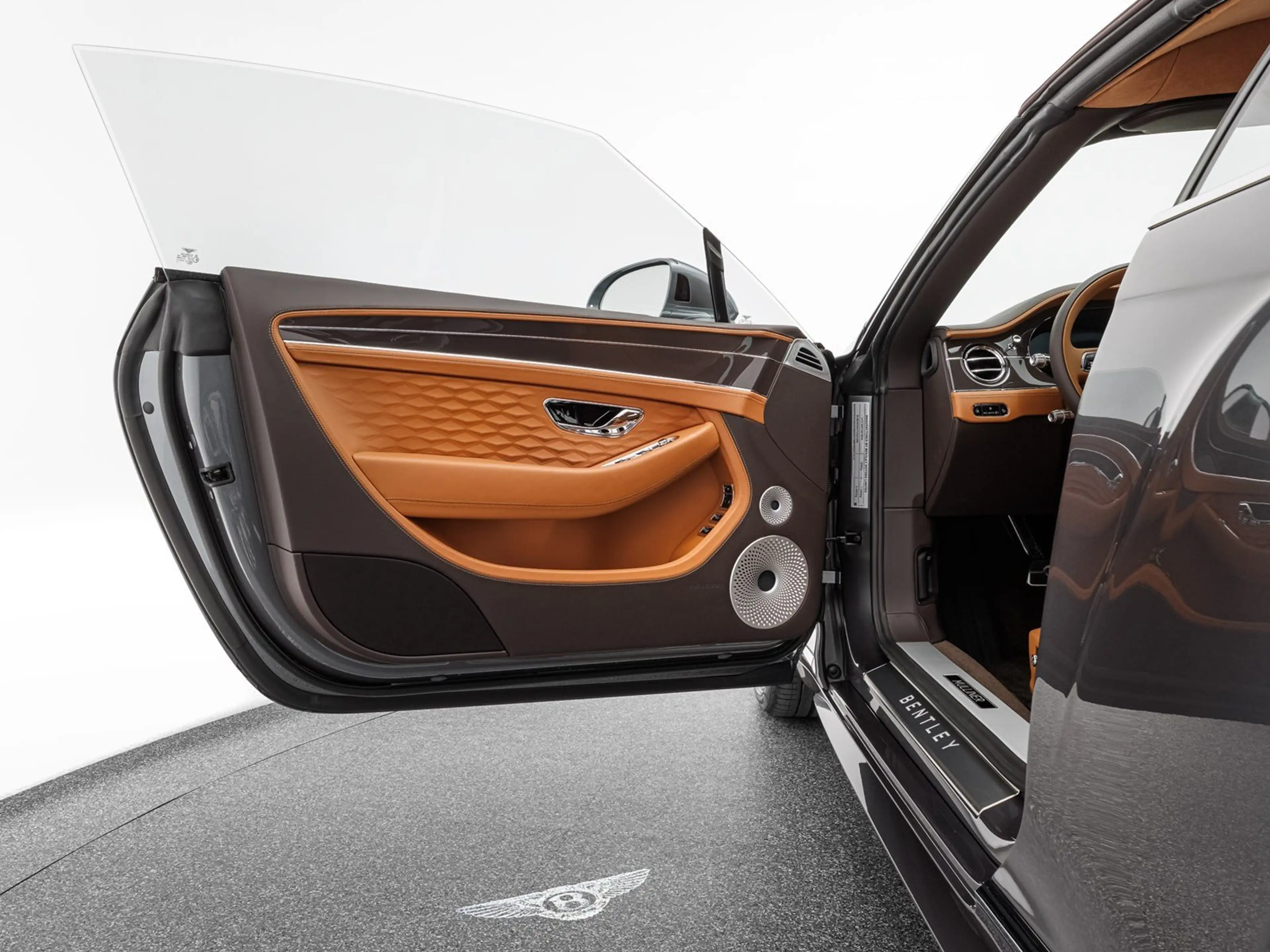 Bentley Continental GTC Mulliner / B&O Sound — photo 9