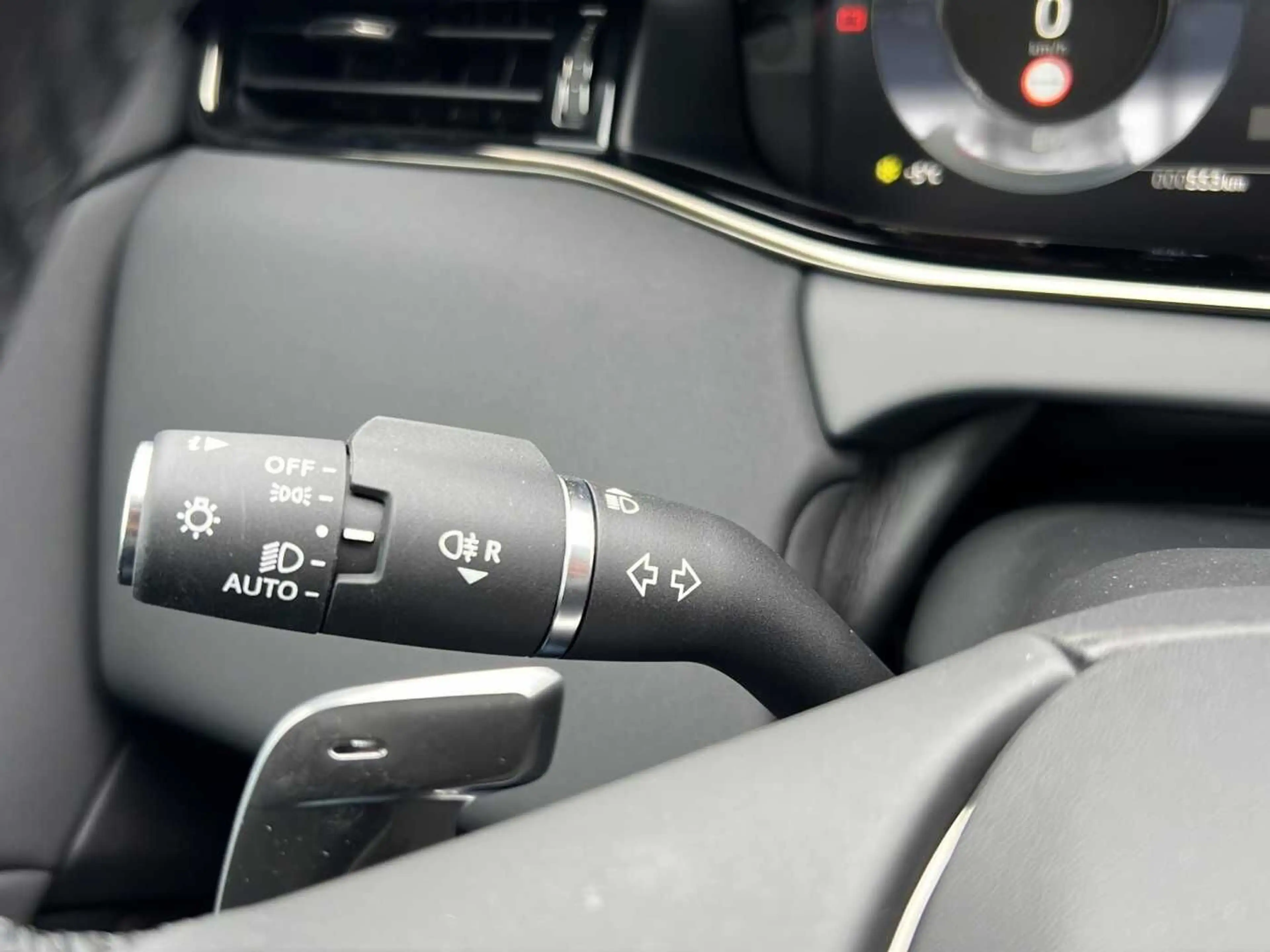 Land Rover Range Rover Evoque D165 Mild-Hybrid Dynamic SE — photo 13