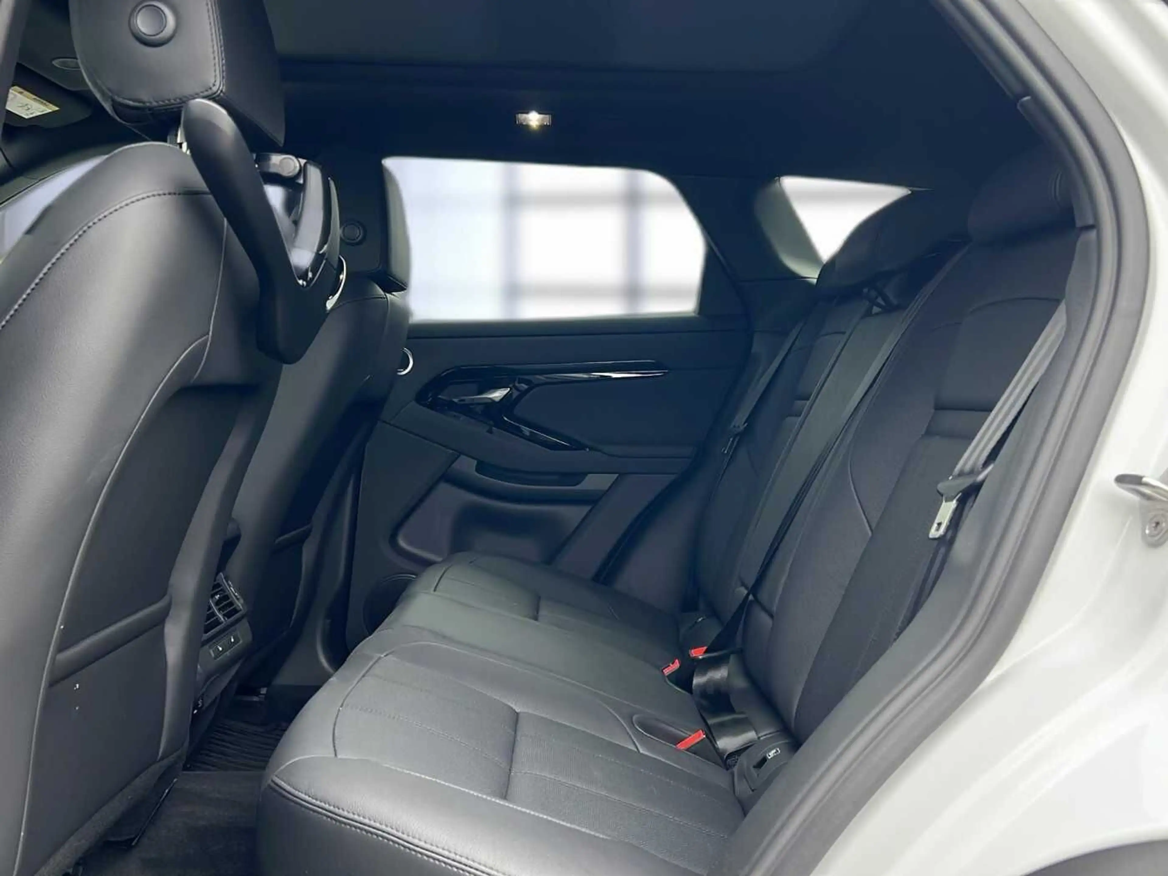 Land Rover Range Rover Evoque D165 Mild-Hybrid Dynamic SE — photo 9