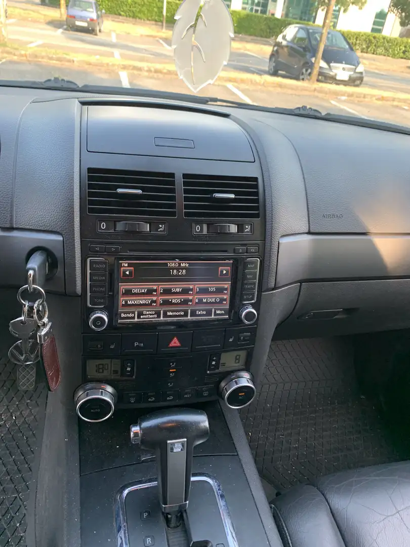 Volkswagen Touareg 3.0 V6 tdi 240cv tiptronic dpf FL Gris - 2