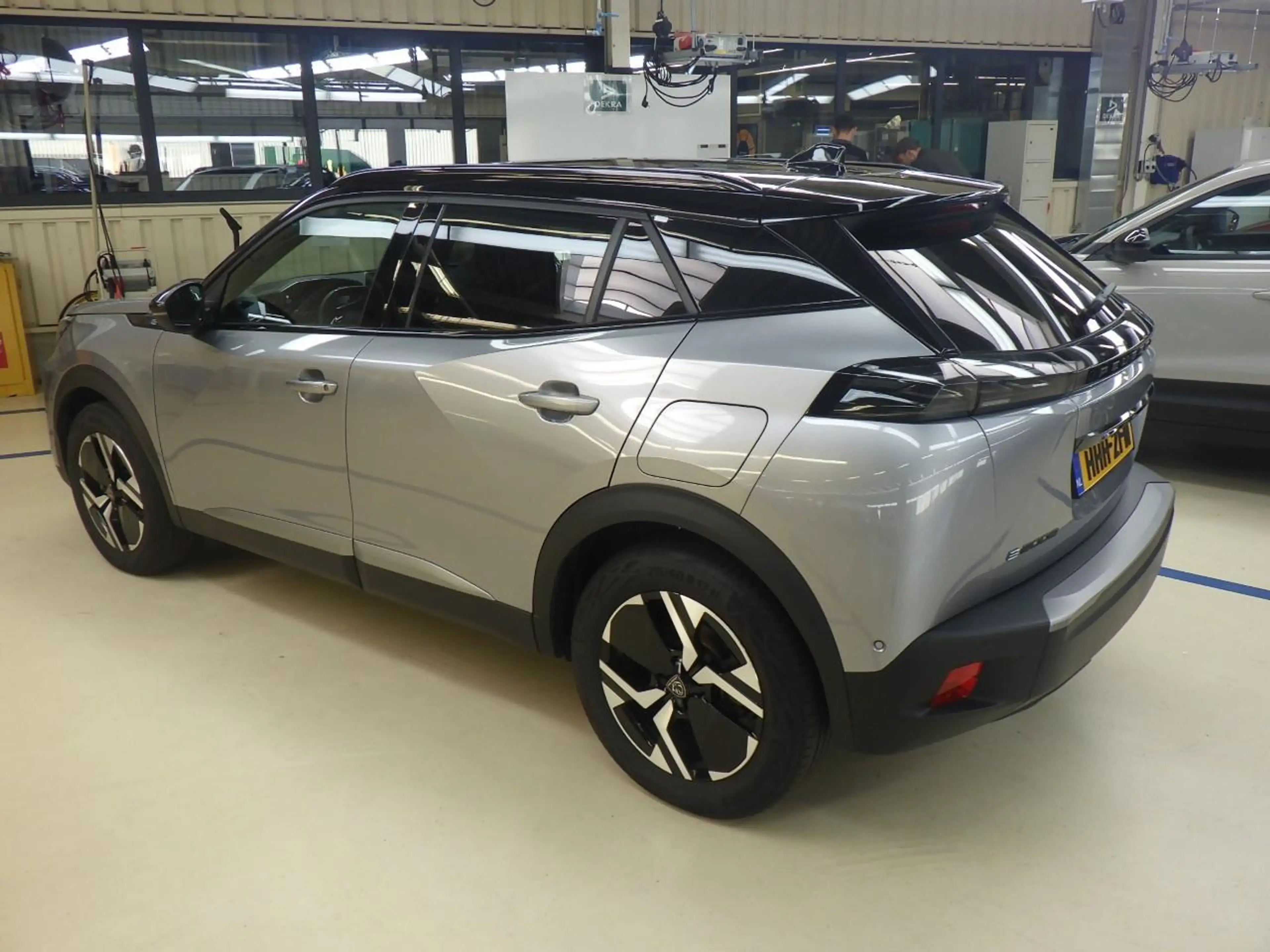 Peugeot e-2008 EV GT Avantage 54 kWh | Fase 3 laden | SOH 97% | N — photo 3