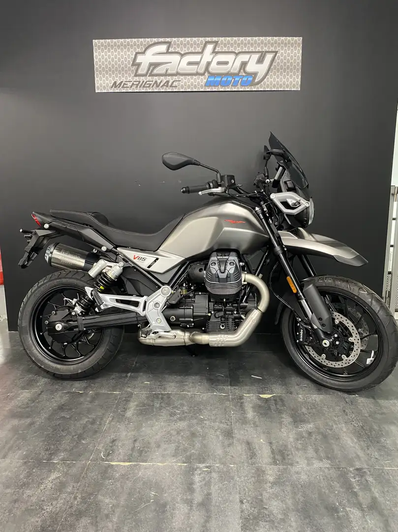 Moto Guzzi V 85 TT Gri - 1