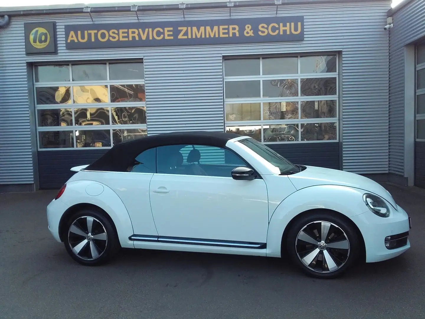 Volkswagen Beetle Cabriolet Exclusive Sport bijela - 1