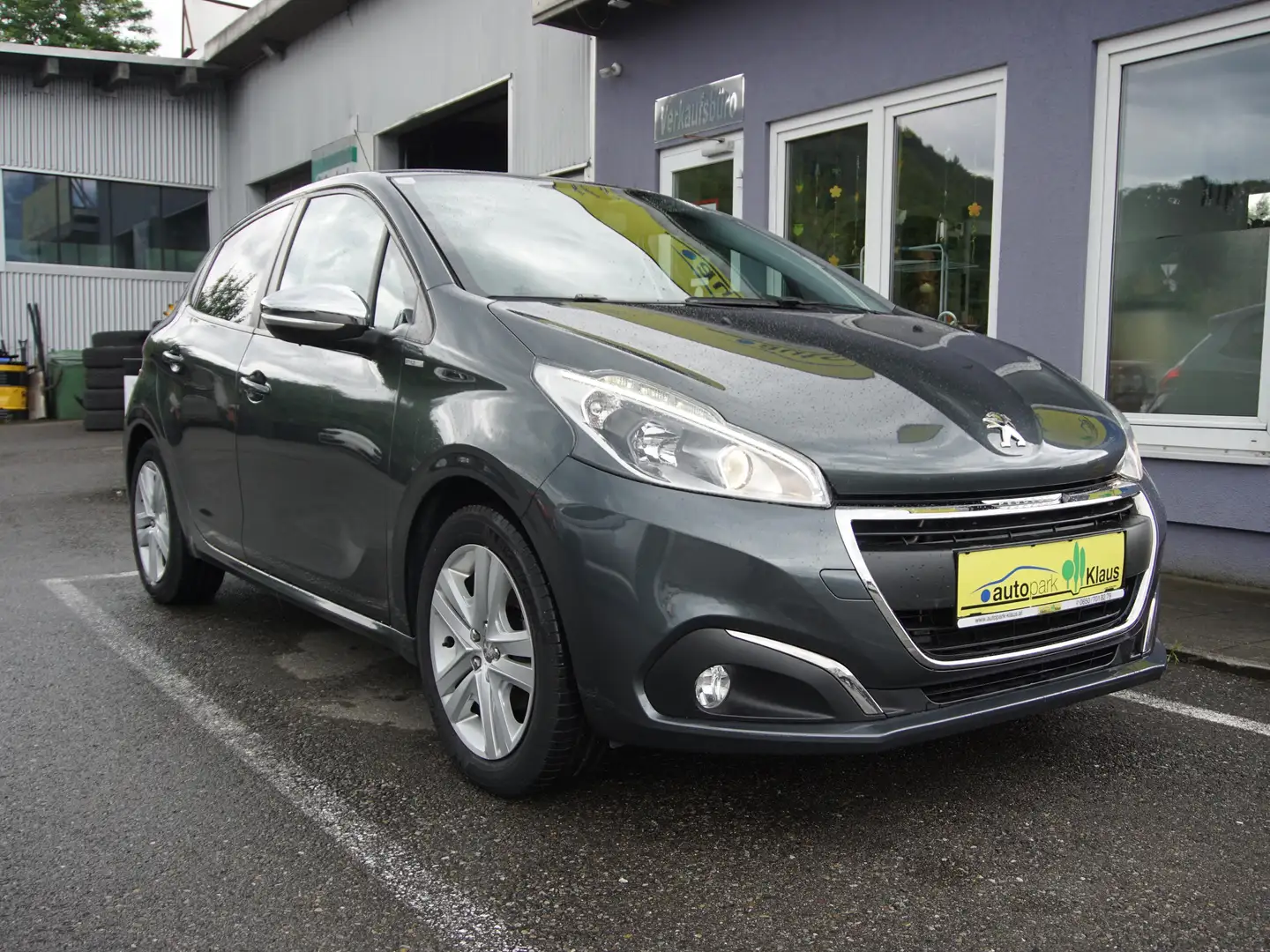 Peugeot 208 Style Grau - 1