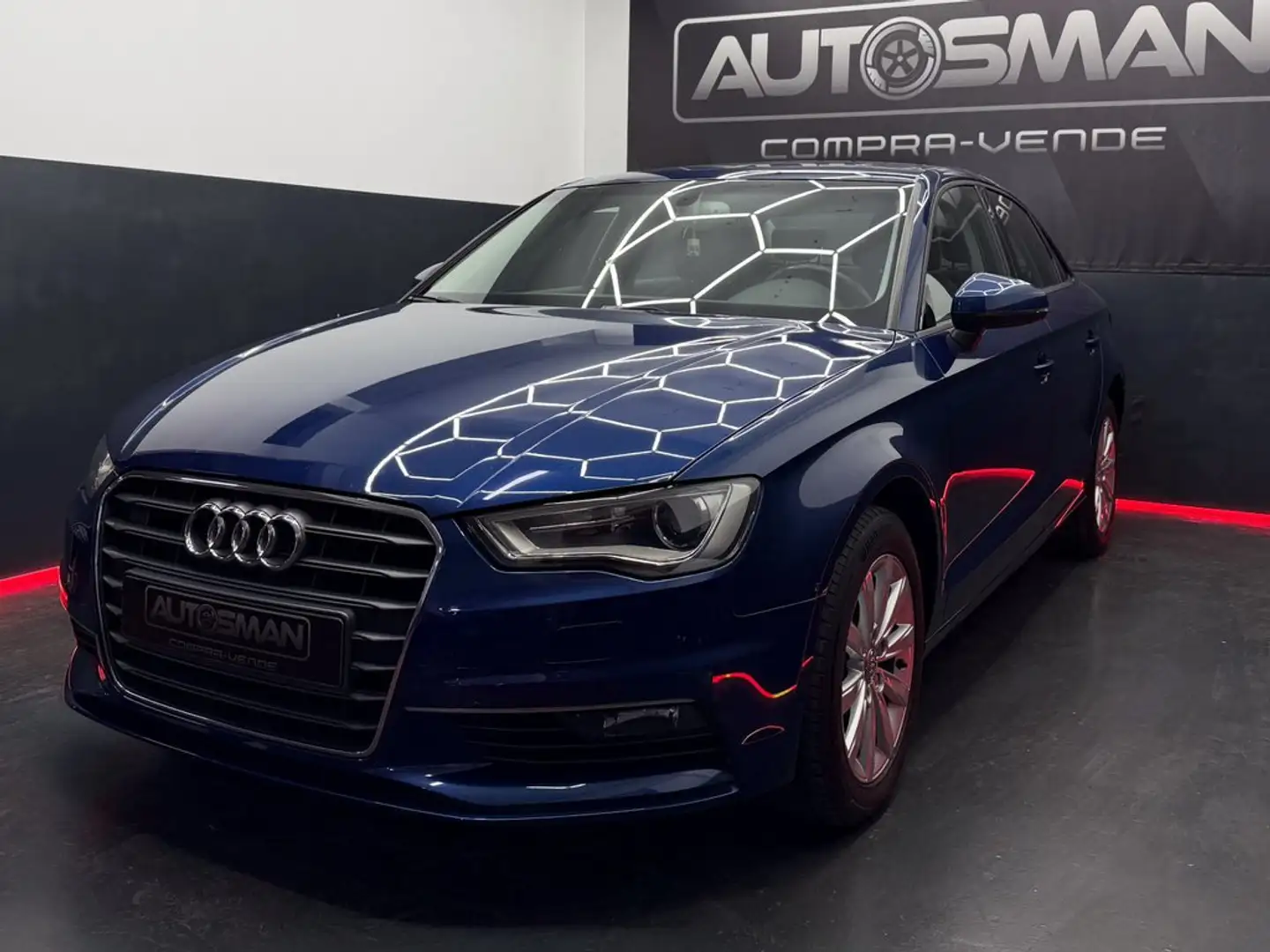 Audi A3 Sedan 1.6 TDI clean 110CV Attraction Azul - 2