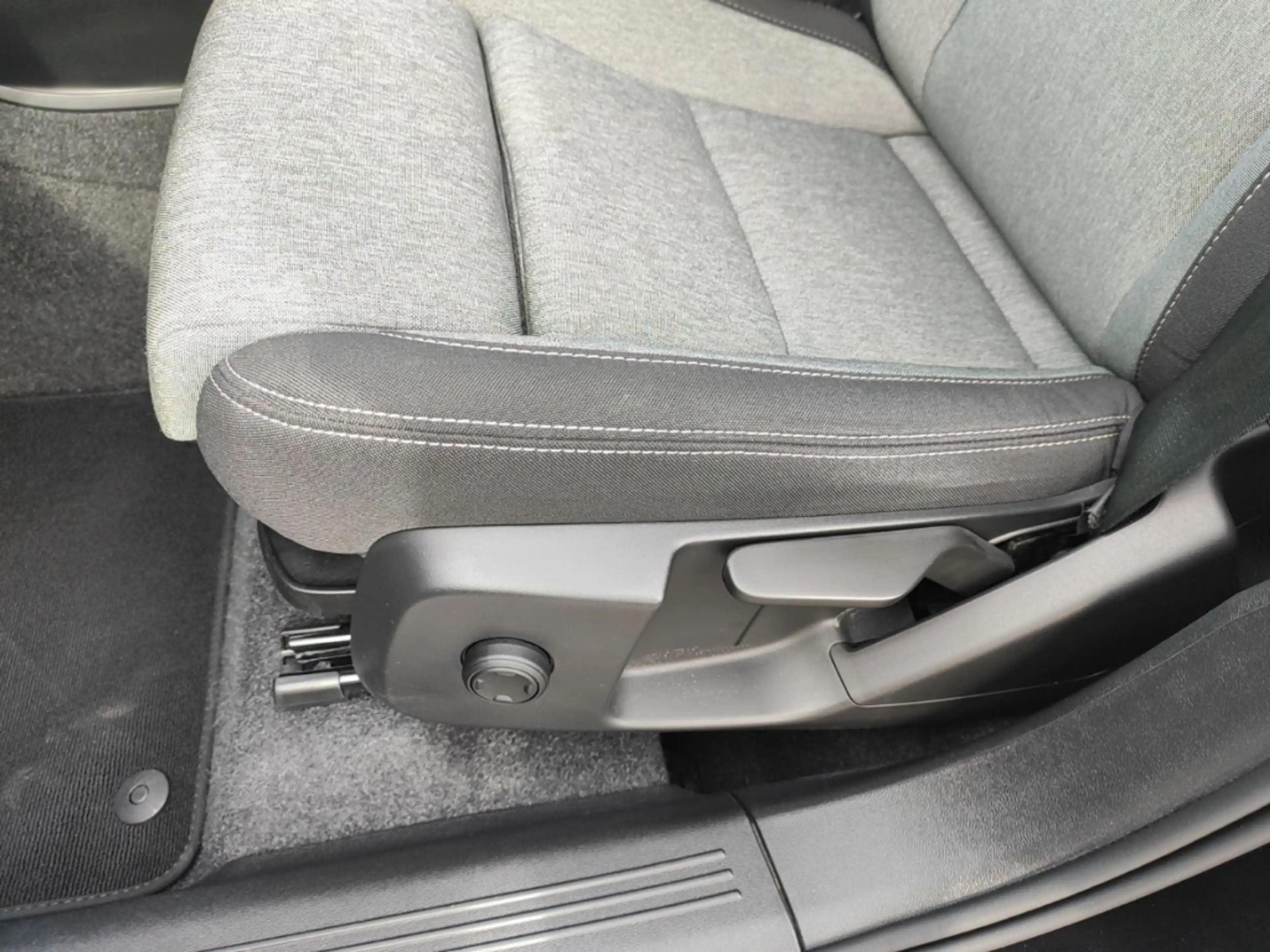 Volvo XC40 Core Navi Digitales Cockpit Soundsystem LED Sperrd — photo 12