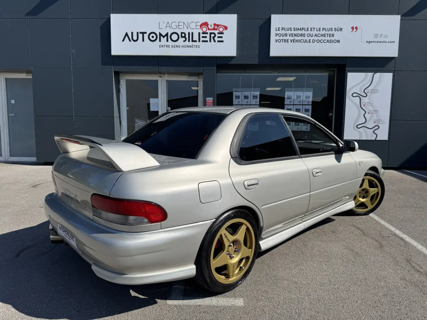 Subaru Impreza GT 2000 GC8 très bel état Zilver - 2