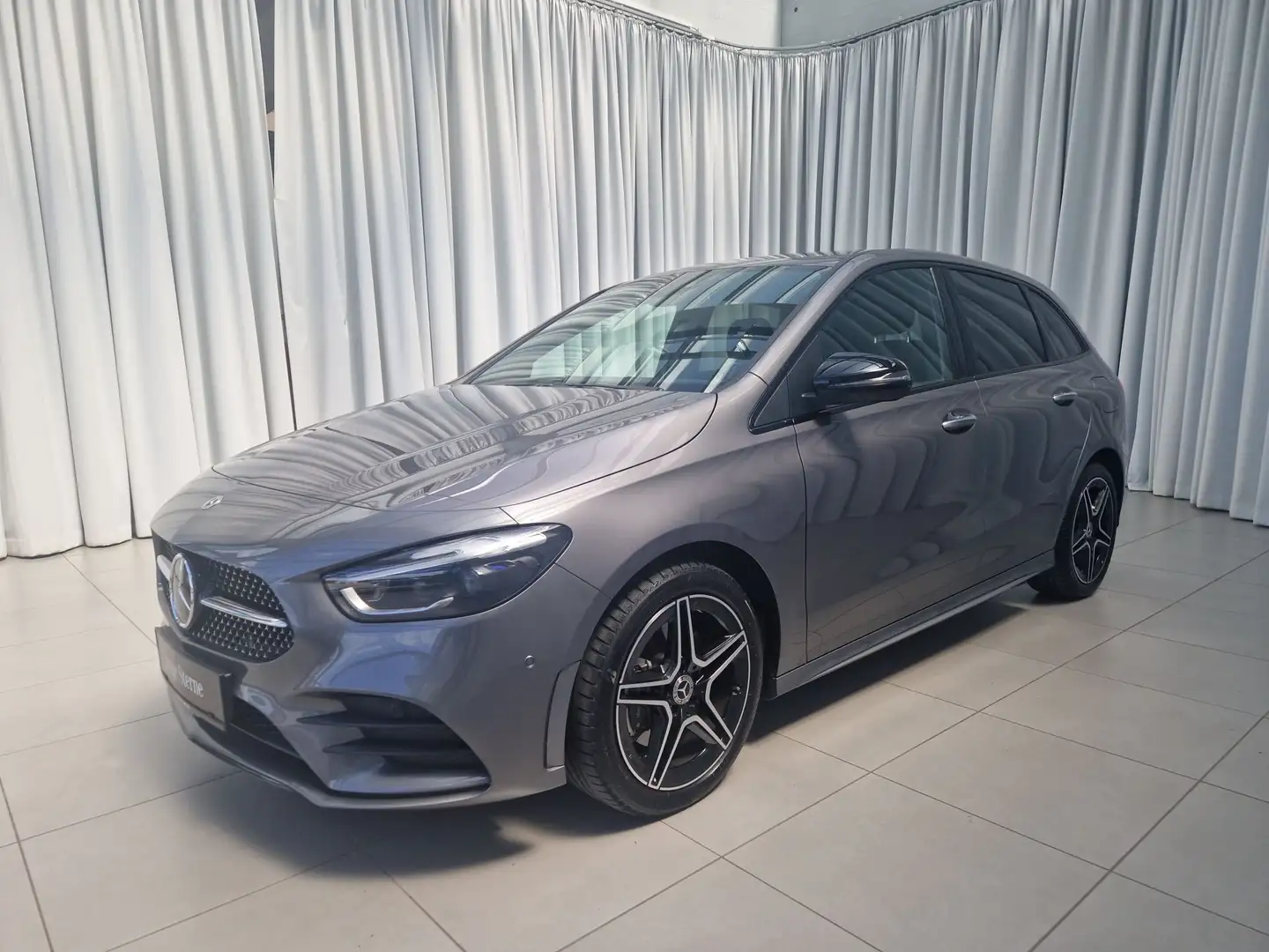 Mercedes-Benz B 250 e mit EQ Hybrid Technologie Österreich-Edition AMG Grau - 2