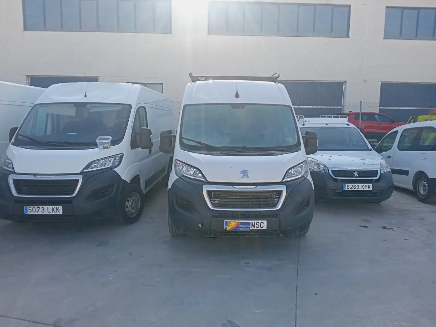 Peugeot Boxer Furgón 2.2 BlueHDI 3.5 L2H2 S&S 140 Weiß - 1