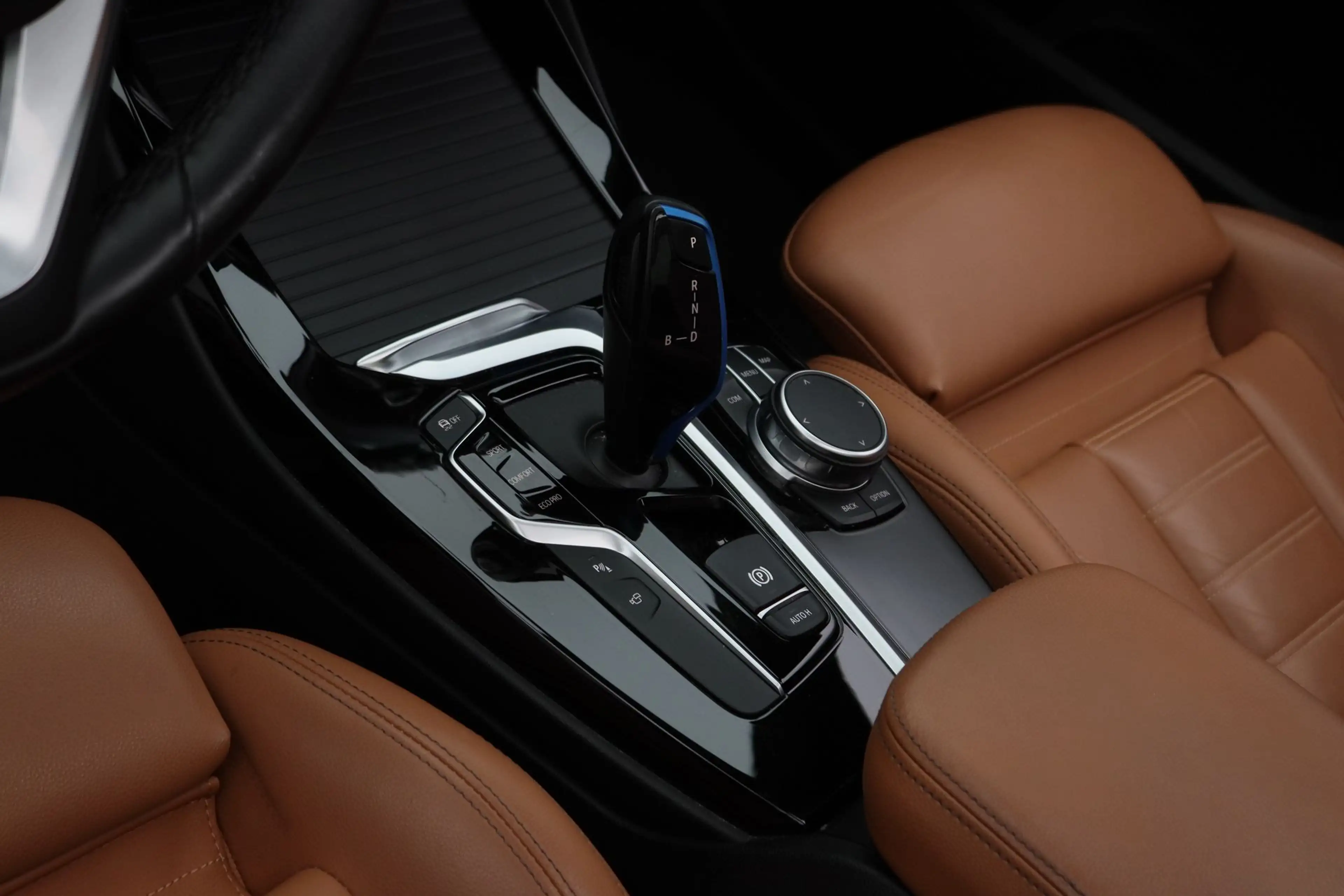 BMW iX3 High Executive 80 kWh — photo 6
