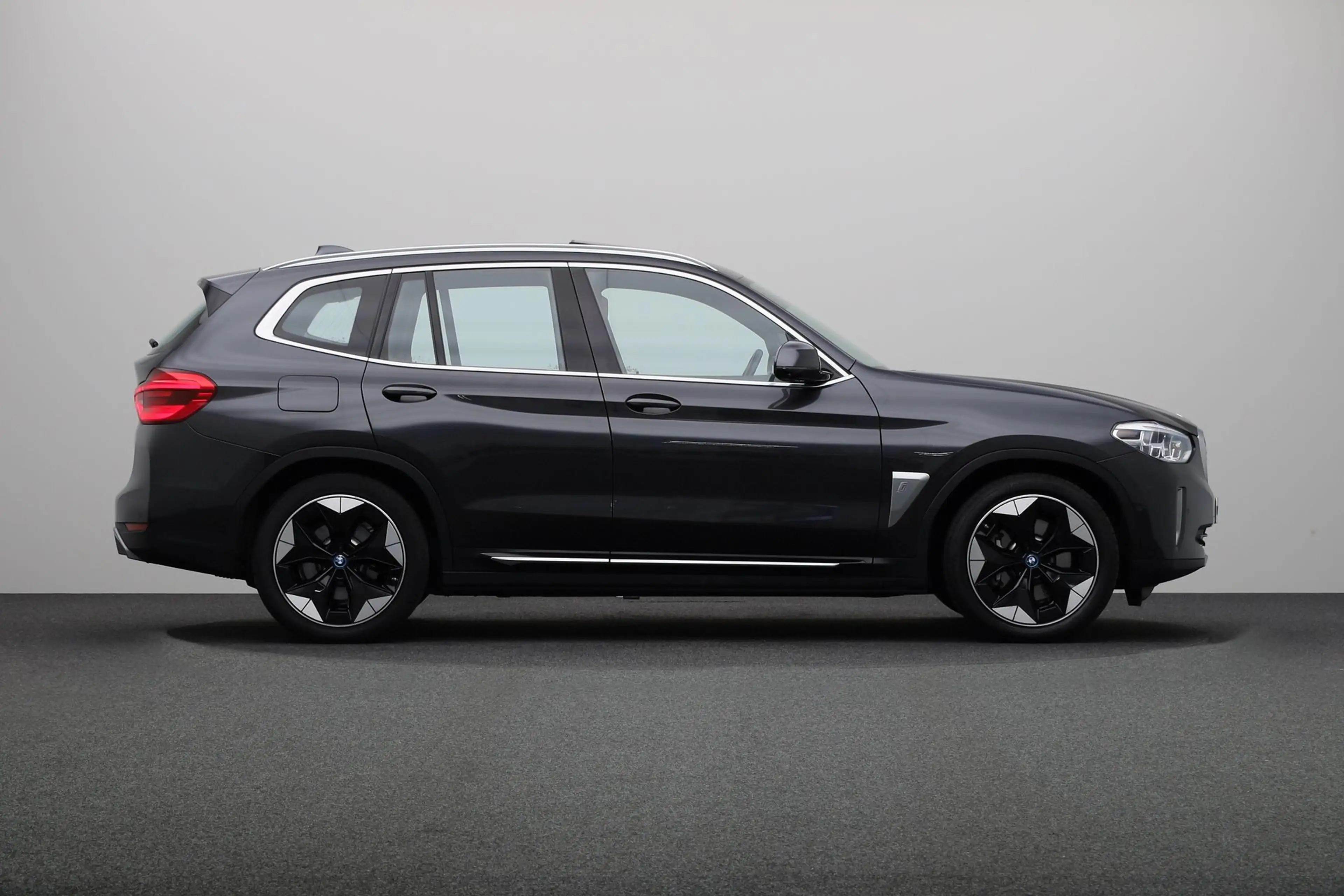 BMW iX3 High Executive 80 kWh — photo 14
