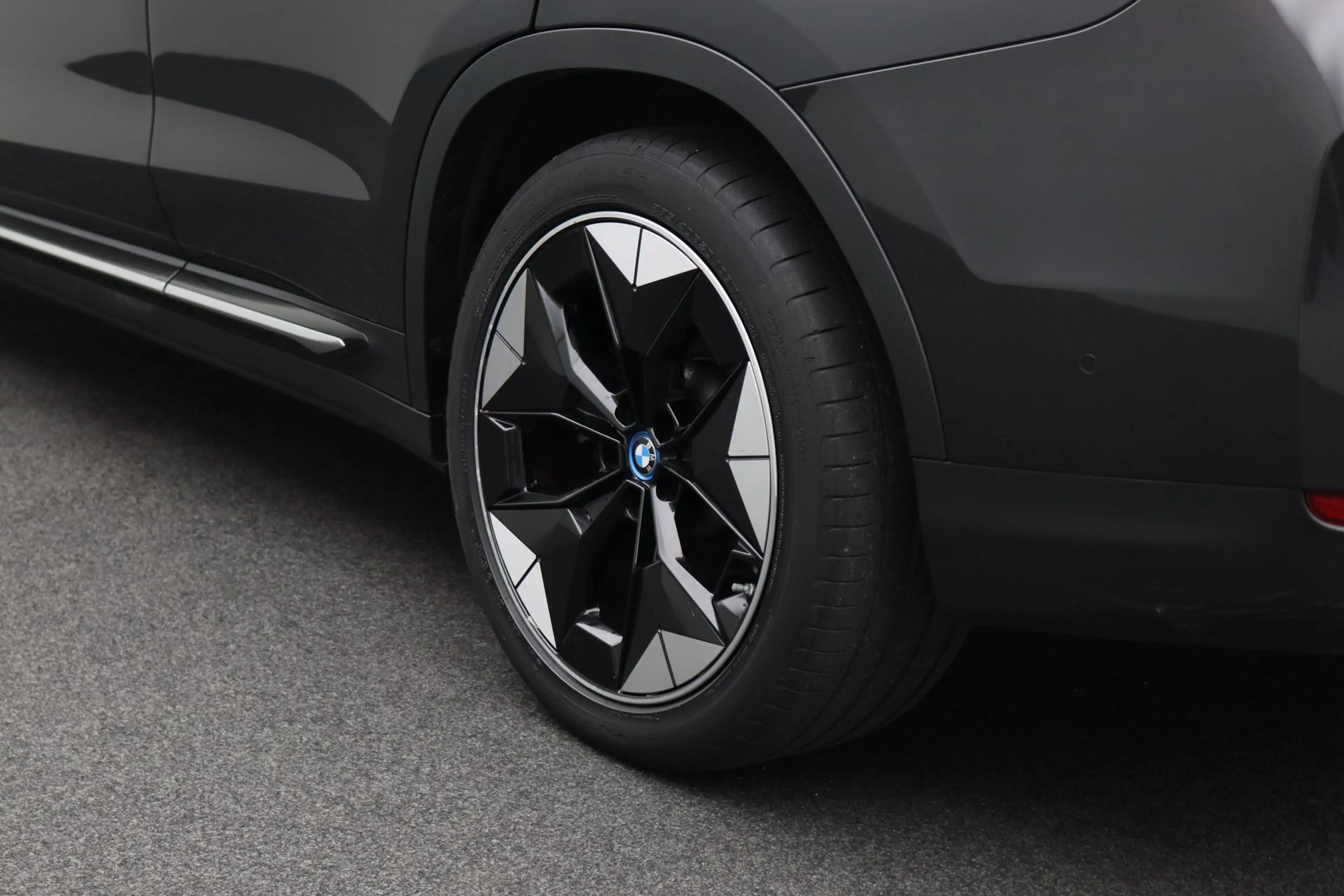 BMW iX3 High Executive 80 kWh — photo 9