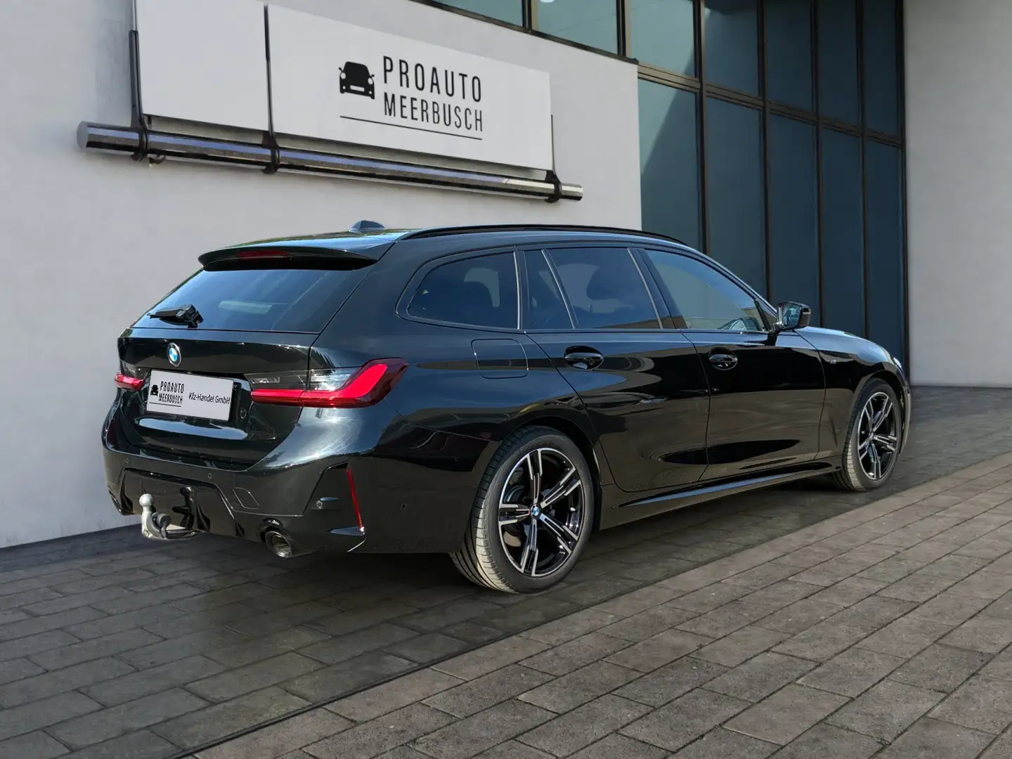 BMW 320 d xDrive M Sport AHK/HEADUP/HARMANKRDN/STNDHNG Schwarz - 2