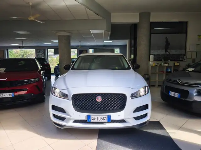 Jaguar F-Pace F-Pace 2015 2.0d i4 Prestige 180cv auto my20
