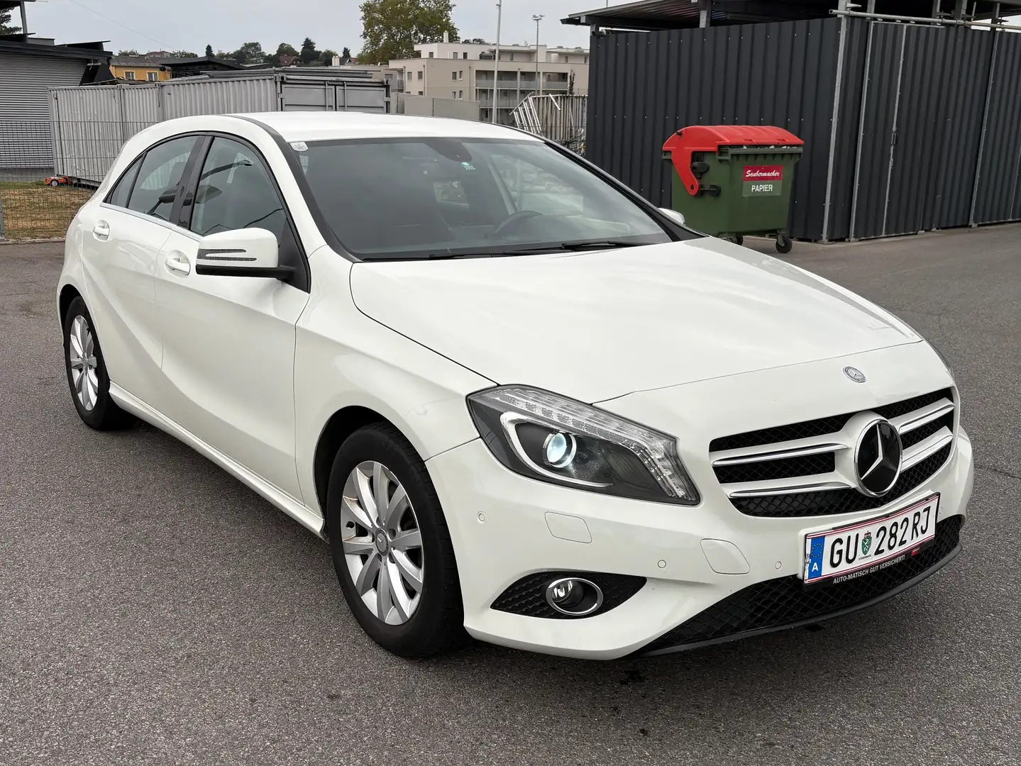 Mercedes-Benz A 180 A 180 BlueEfficiency Edition Lifestyle Edition Lifestyle Weiß - 1