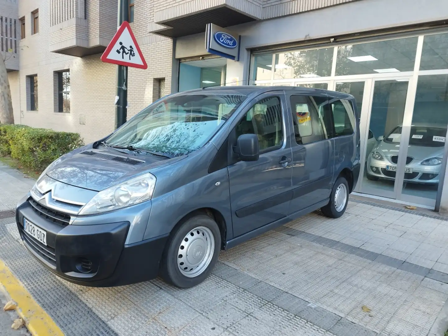 Citroen Jumpy Combi HDI 5/6pl. 120 Grau - 1