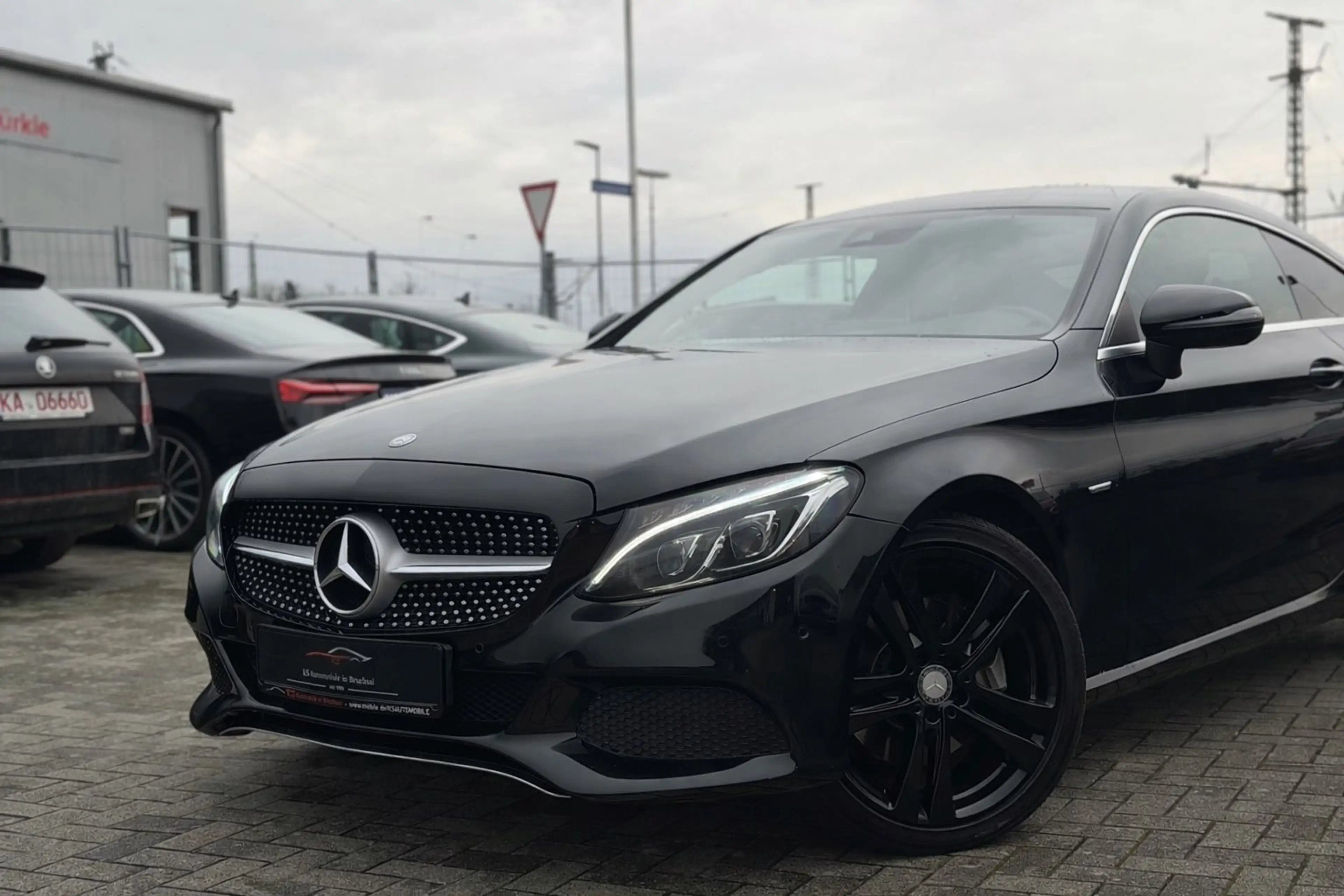 Mercedes-Benz C 250 d Coupé Edition 1 *Alcantara*LED*Navi* — photo 2