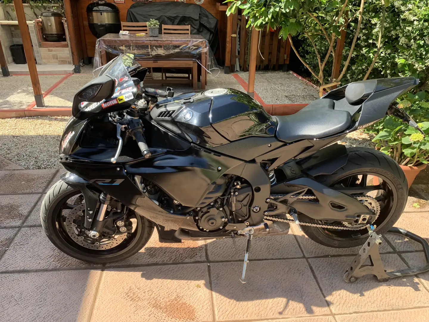 Yamaha YZF-R1 Midnight Black - 1
