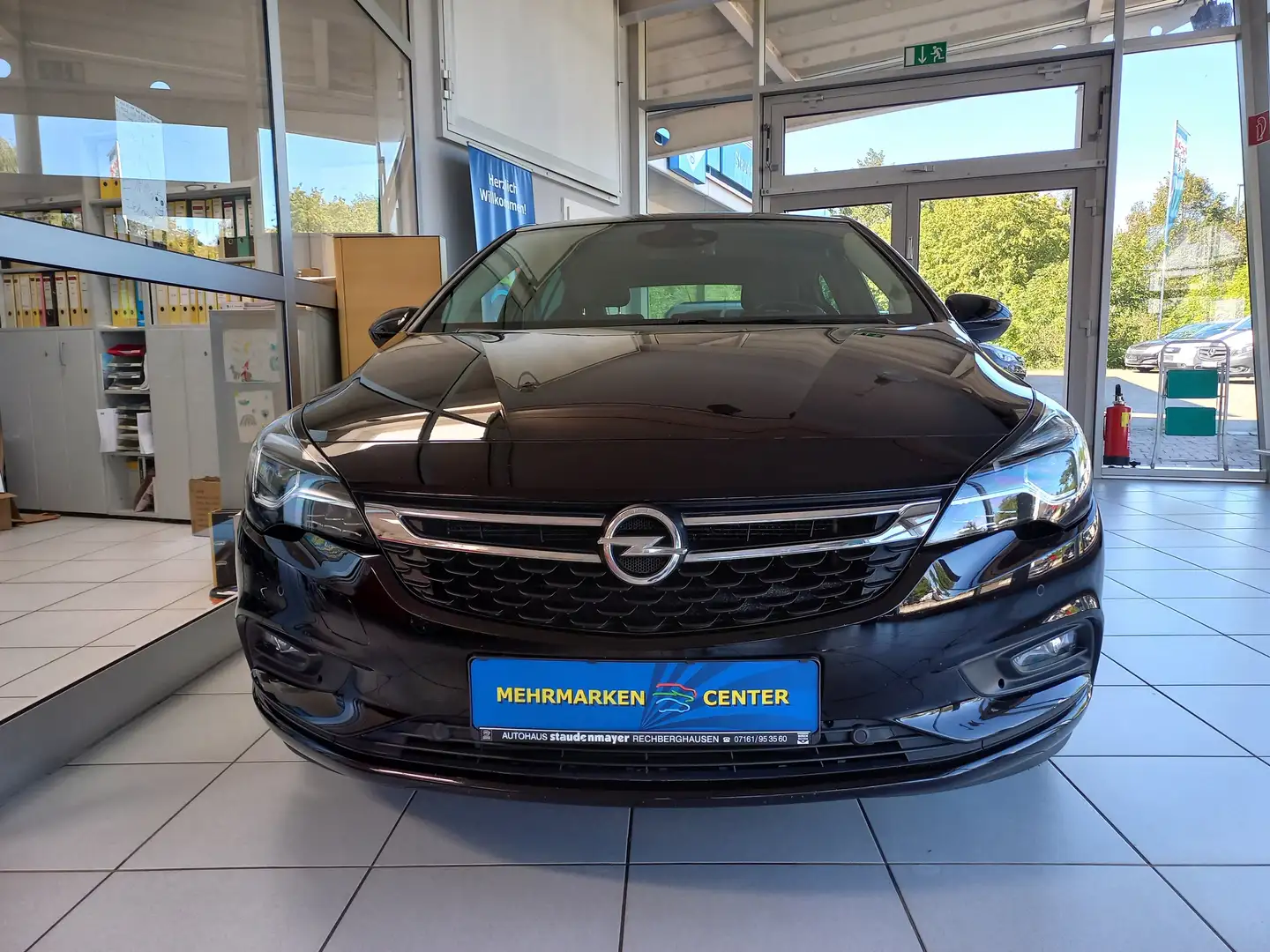 Opel Astra INNOVATION Schwarz - 2