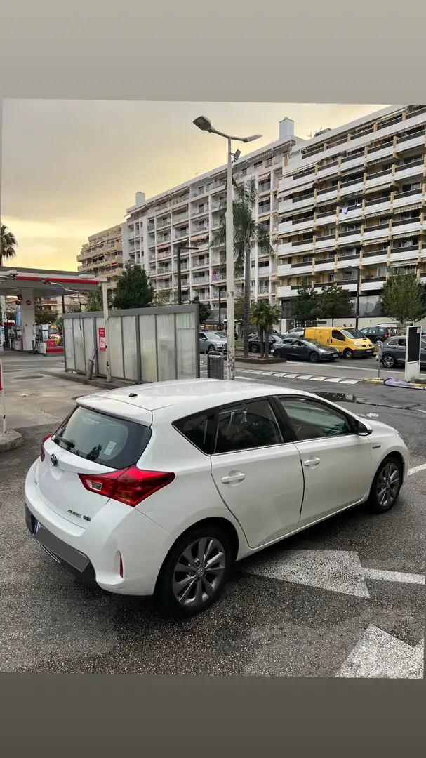 Toyota Auris Hybride 136h Dynamic - 1