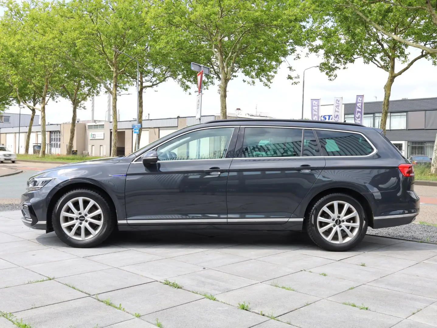 Volkswagen Passat Variant GTE 1.4 TSI PHEV 218PK | Camera | Adaptive Cruise Grijs - 2