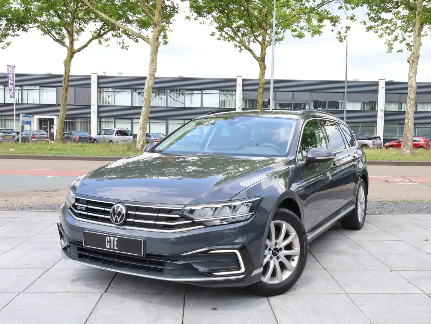 Volkswagen Passat Variant GTE 1.4 TSI PHEV 218PK | Camera | Adaptive Cruise Grijs - 1
