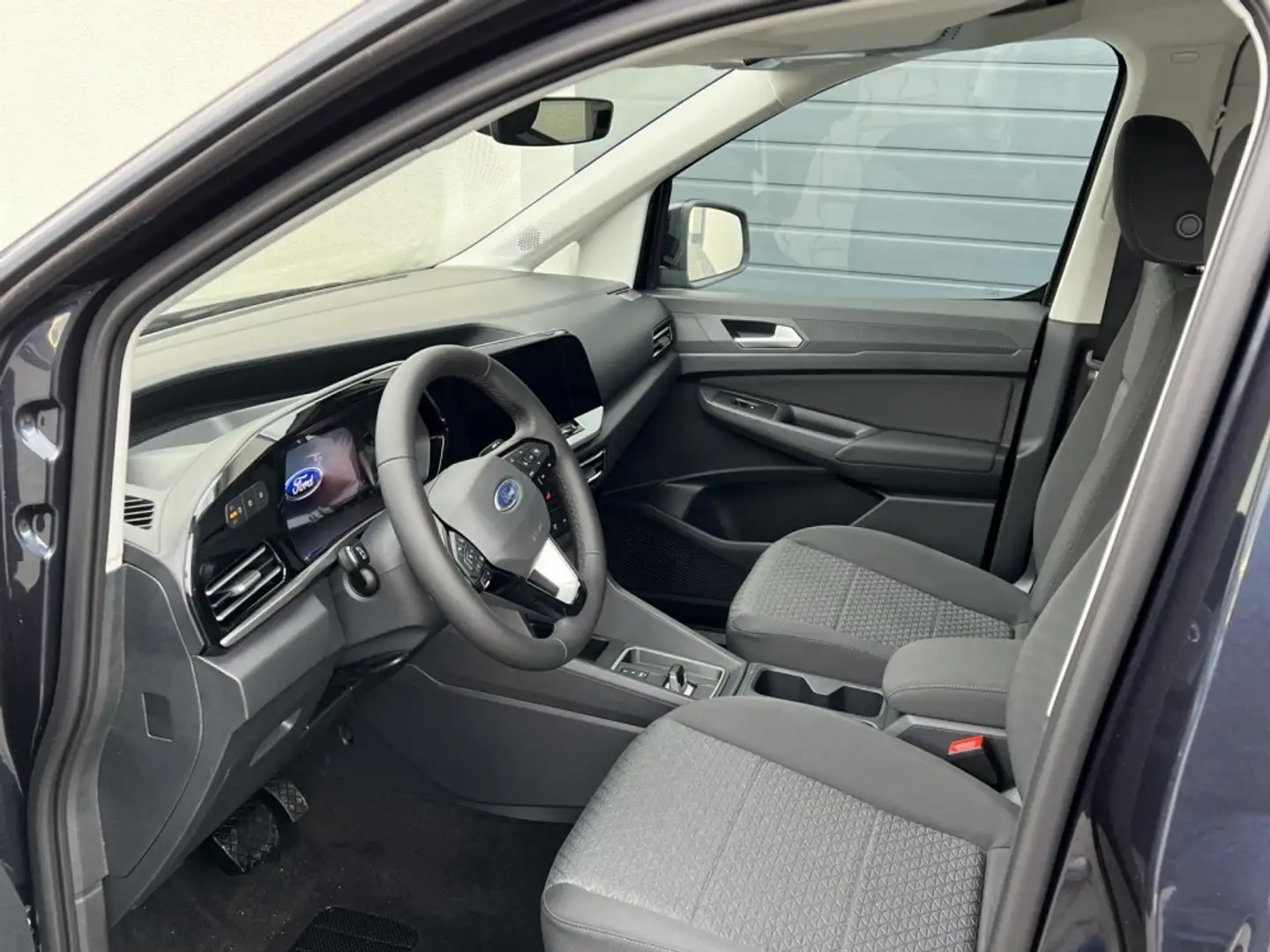 Ford Tourneo Connect Titanium 1,5 EcoBoost Automatik 85kW 5 Jahre Bílá - 2