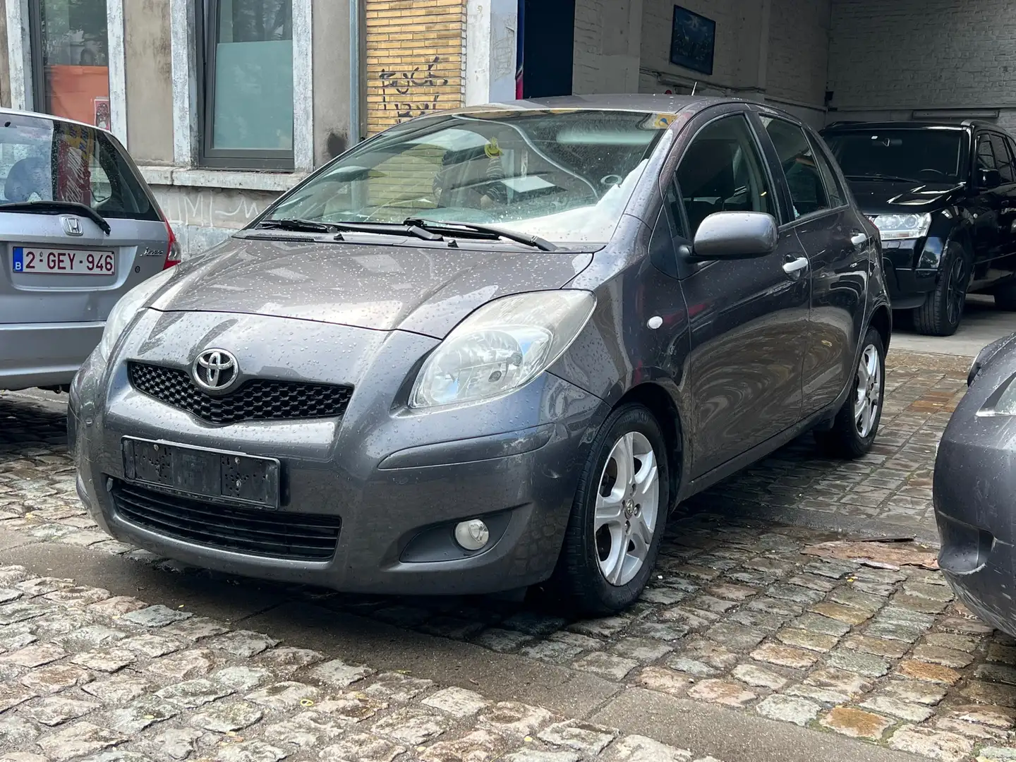 Toyota Yaris 1.33i VVT-i Premium Gris - 1