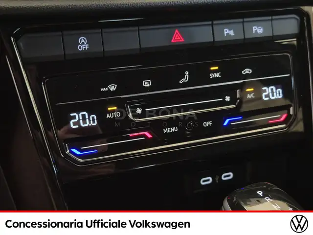 Volkswagen T-Roc view 13