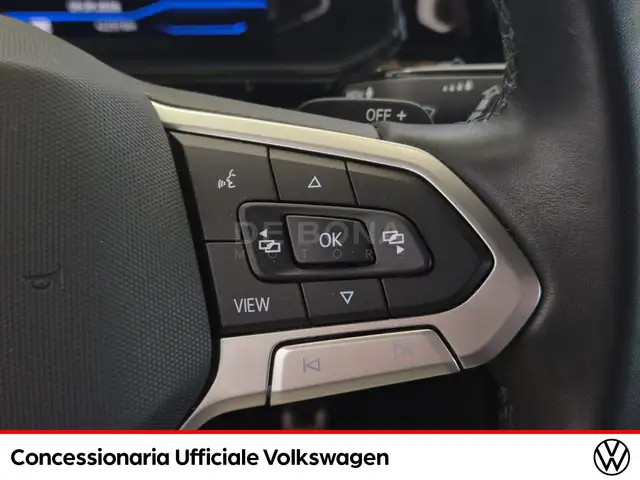 Volkswagen T-Roc view 16
