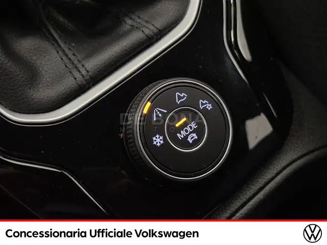 Volkswagen T-Roc view 15