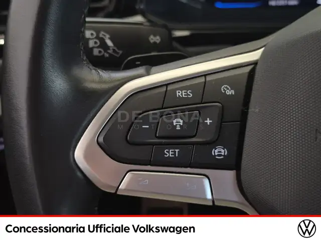 Volkswagen T-Roc view 17