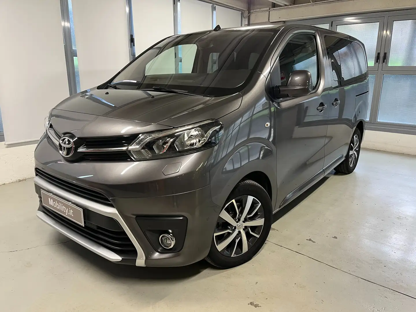 Toyota Proace PROACE VERSO 1.6D 115CV S&S L0 LUXURY 5P 8P.TI Gris - 1