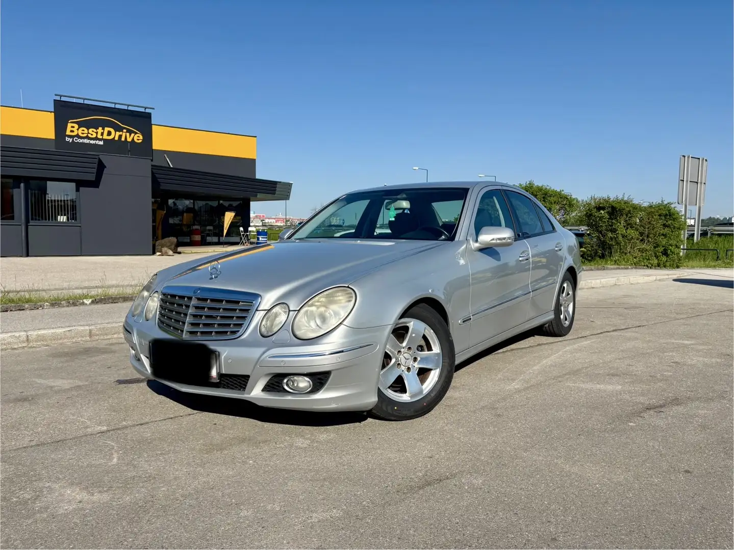 Mercedes-Benz E 200 Elegance CDI Aut. Silber - 1