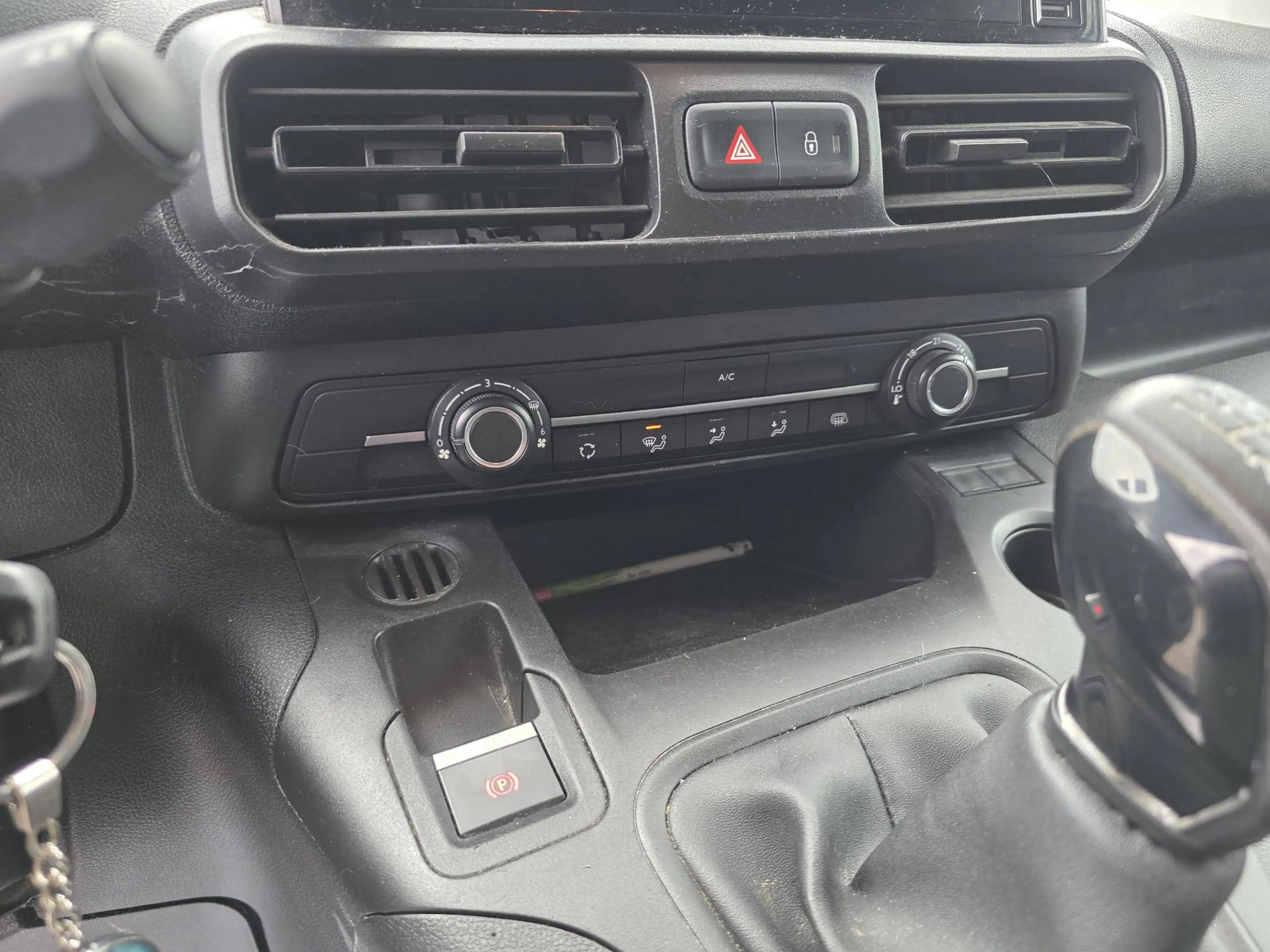 Peugeot Partner 1.5 BlueHDi L2 *TVA DEDUCTIBLE*GARANTIE 12 MOIS — photo 13