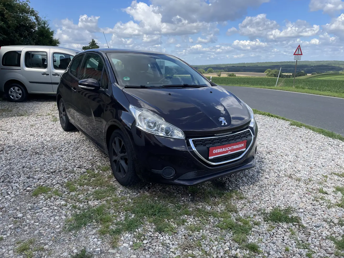 Peugeot 208 Active Braun - 1