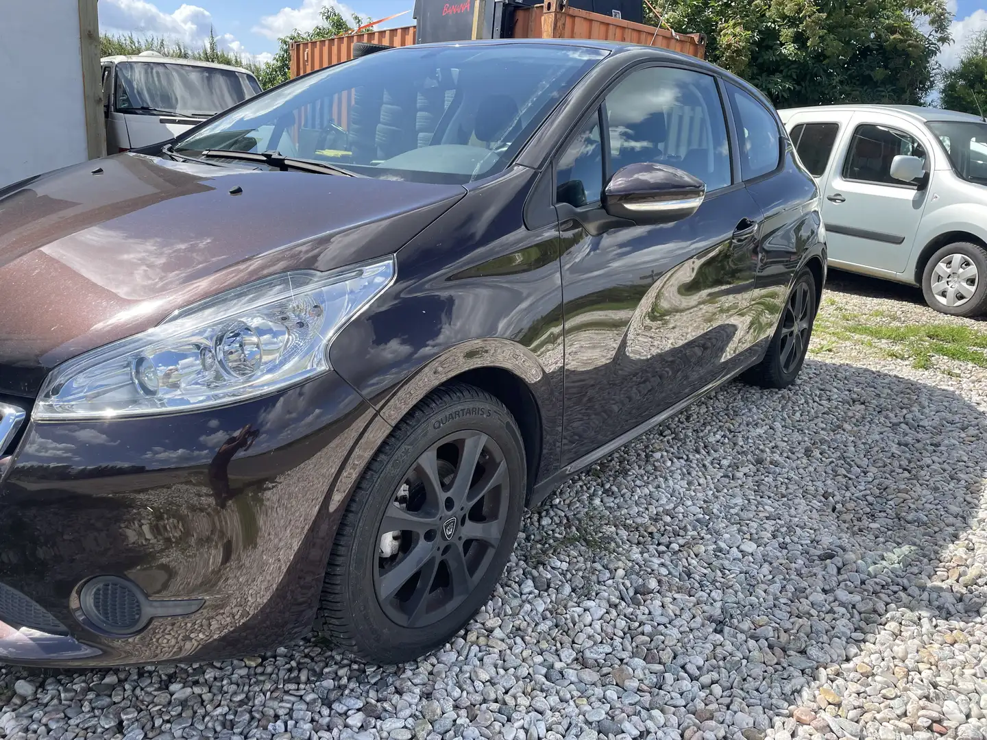 Peugeot 208 Active Braun - 2