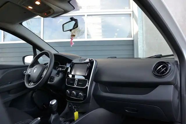 Renault Clio view 9
