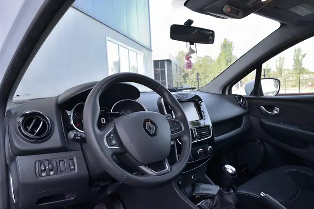 Renault Clio view 6