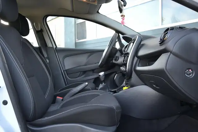 Renault Clio view 8