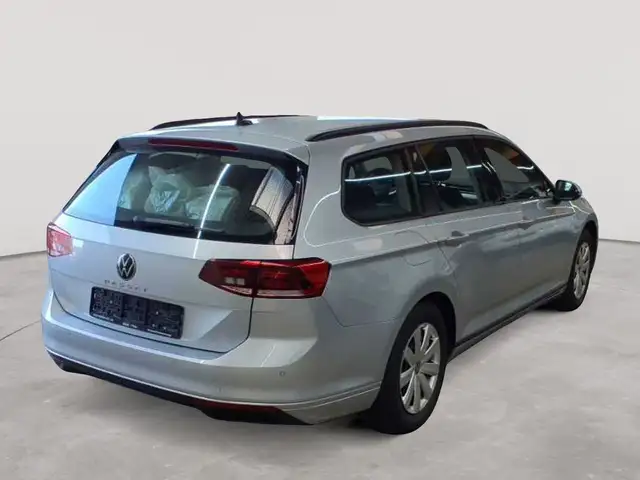 Volkswagen Passat view 4