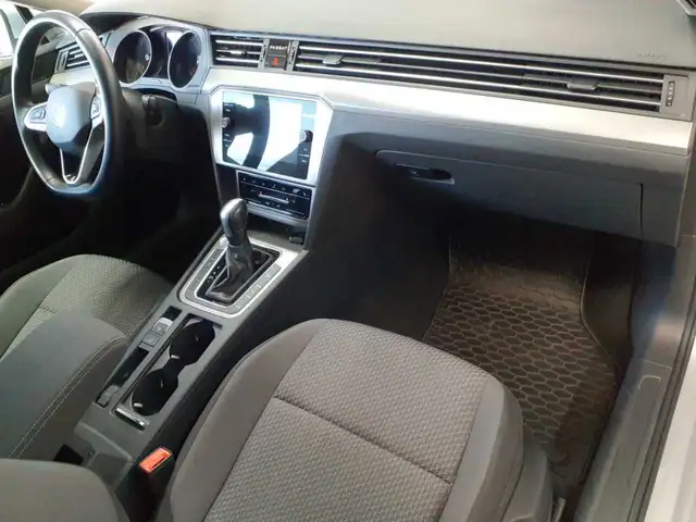 Volkswagen Passat view 9