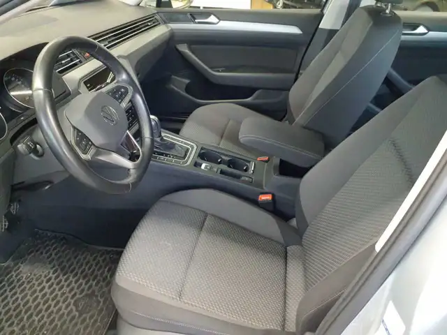 Volkswagen Passat view 7