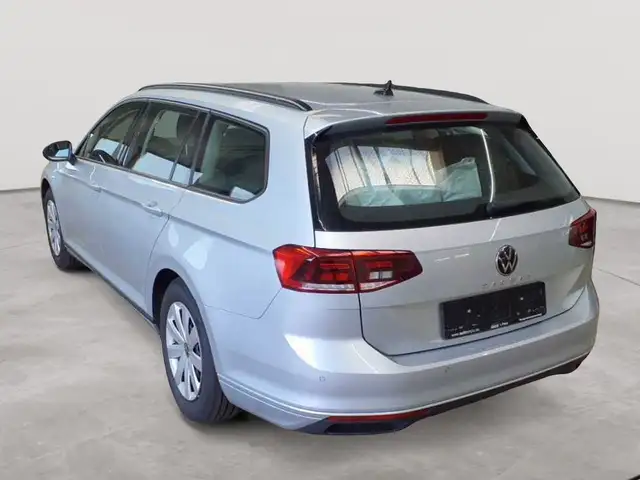 Volkswagen Passat view 5