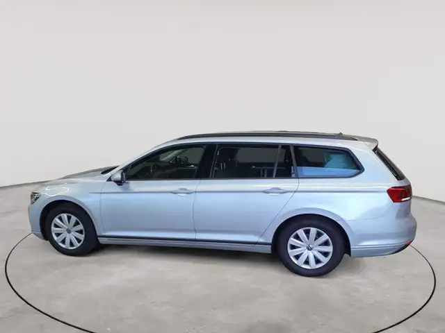 Volkswagen Passat view 6
