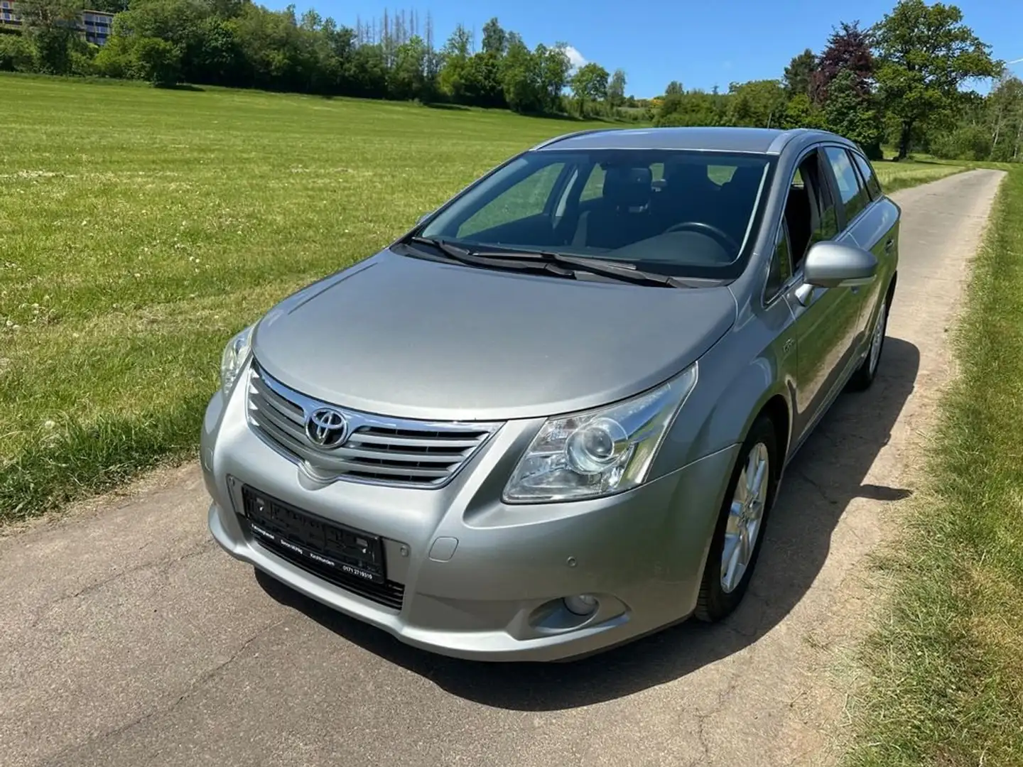 Toyota Avensis Avensis Combi 2.2 D-4D Automatik TEC-Edition Stříbrná - 1