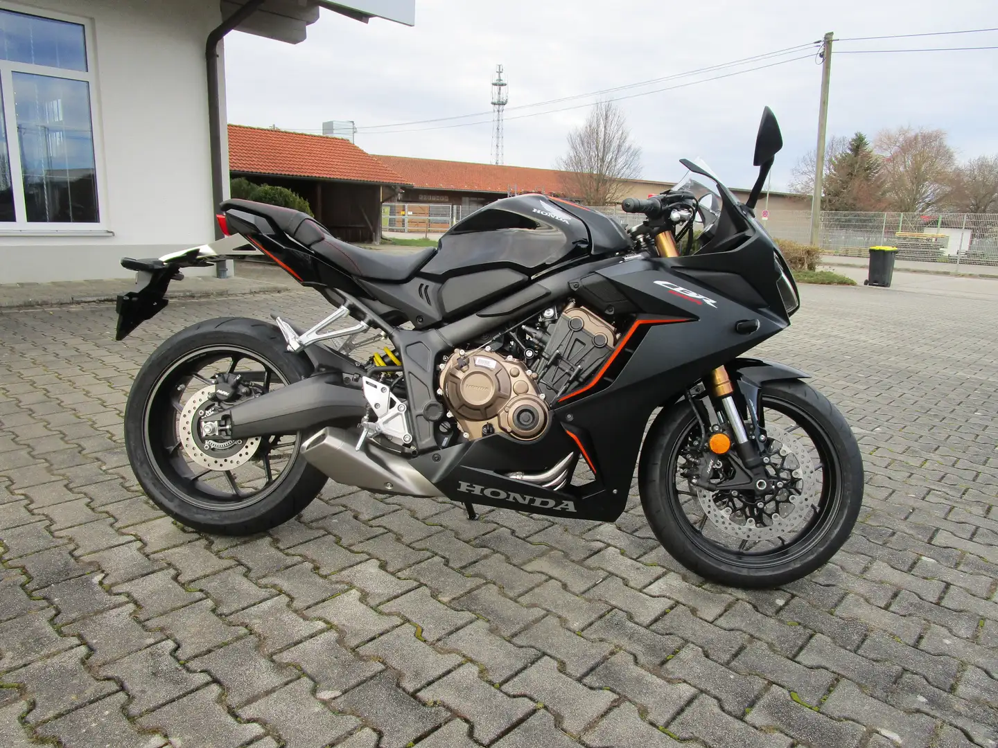 Honda CBR 650 Zwart - 1