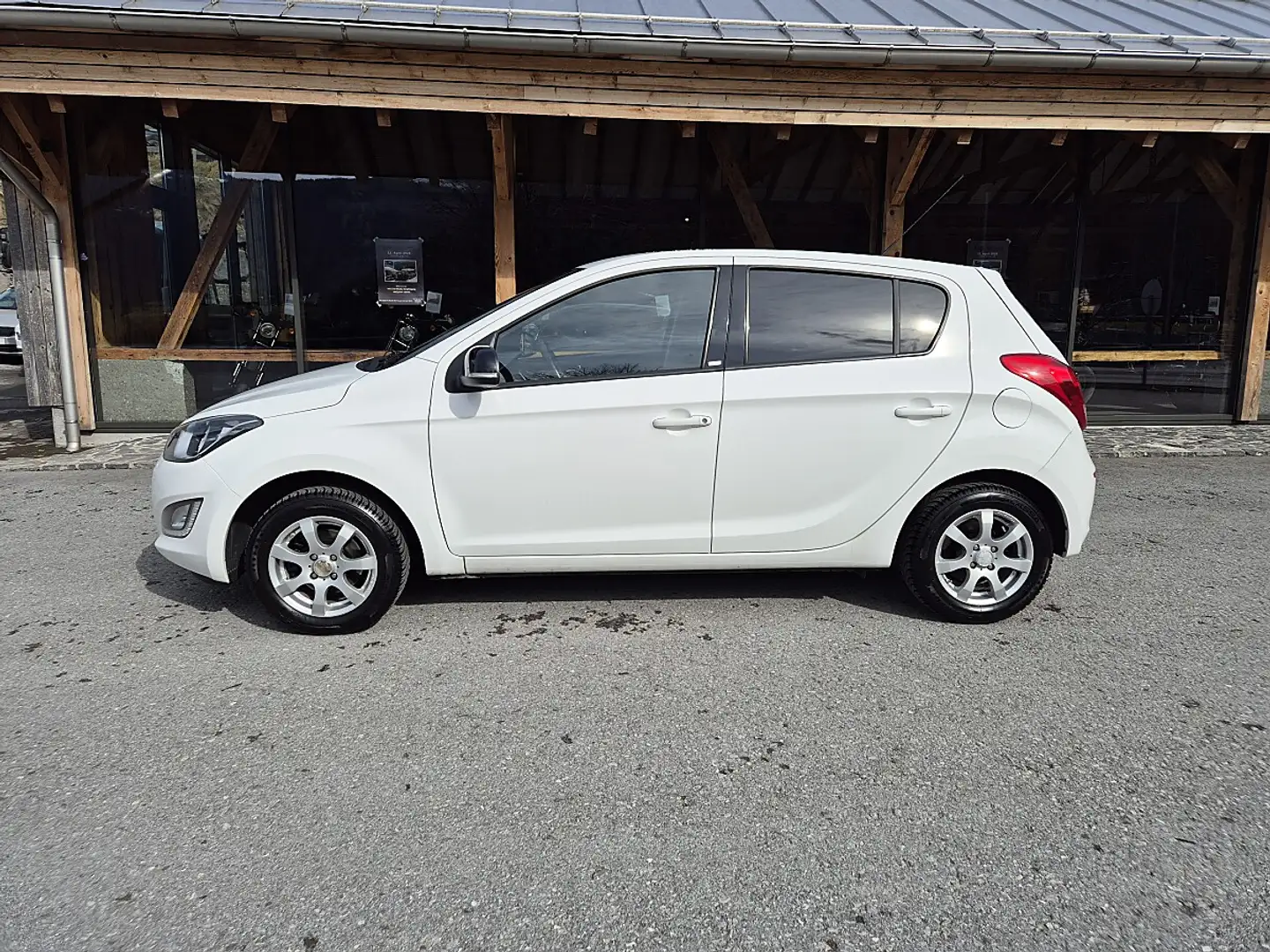 Hyundai i20 1,25 Life Go Weiß - 2