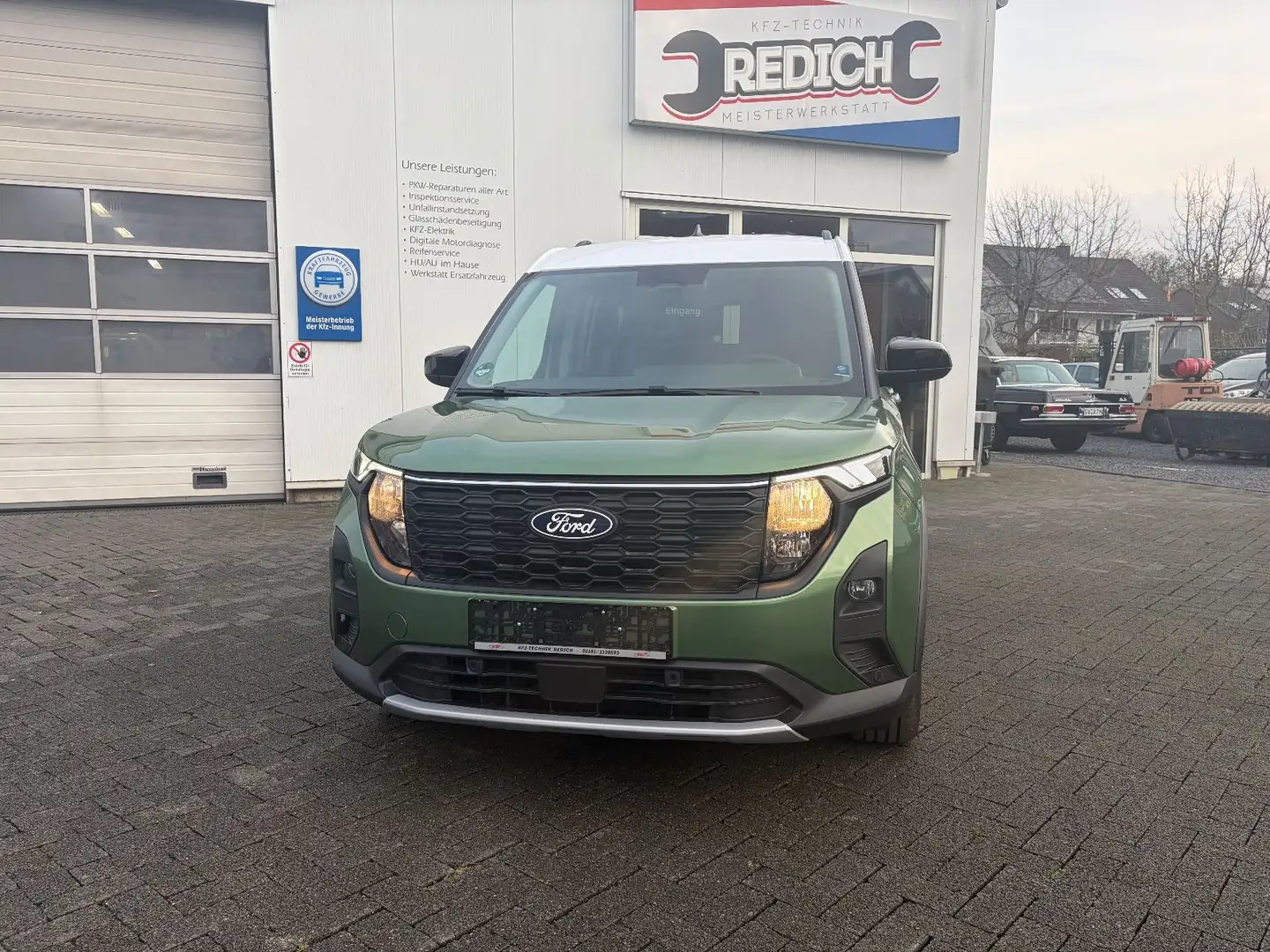 Ford Tourneo Courier Active Grün - 2